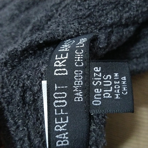 Barefoot Dreams Cozy Chic Lite Travel Shawl in Carbon - Picture 8 of 8